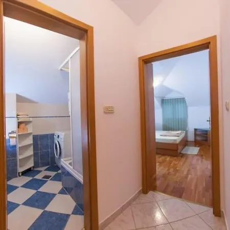 Apartment *newly Listed* Spacious 80m2 Apt *great Location*