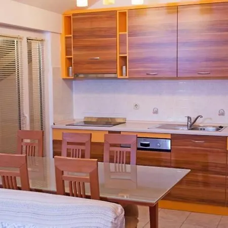 Apartment *newly Listed* Spacious 80m2 Apt *great Location* *