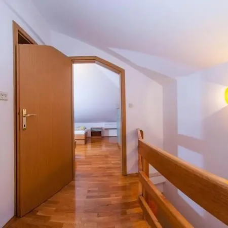 *newly Listed* Spacious 80m2 Apt *great Location* Makarska
