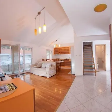*newly Listed* Spacious 80m2 Apt *great Location* Makarska