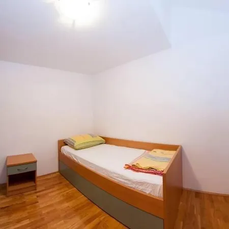 Apartment *newly Listed* Spacious 80m2 Apt *great Location* Makarska